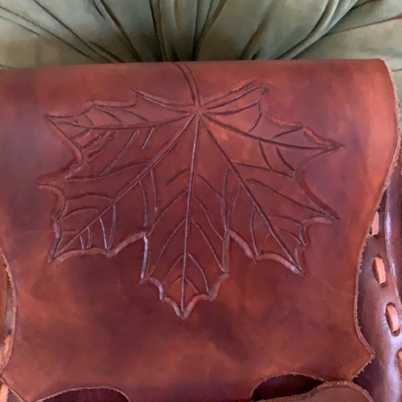 Handmade Artisan Tooled Leather Bag Leaf Design - Picture 4 of 8